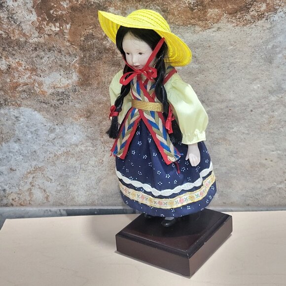 Vintage Porcelain Doll Traditional Outfit Braided Hair Straw Hat - Picture 7 of 10
